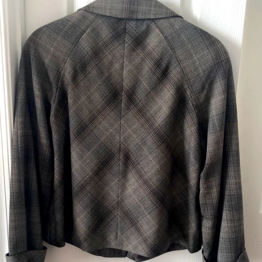 Short Blazer Jacket - Picture 3 of 5